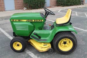 lot 3 image: John Deere Riding Lawn Mower