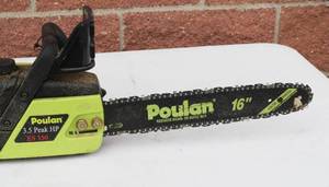 lot 30 image: 16 Chain Saw Poulan 3.5 HP