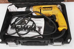lot 32 image: 38 Drill Driver Dewalt