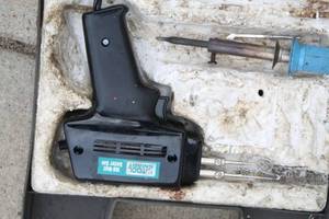 lot 39 image: Solder Guns Lot
