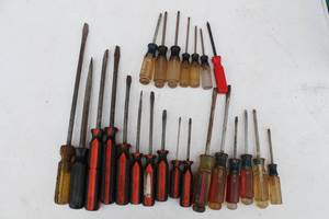 lot 49 image: Screw Drivers Lot