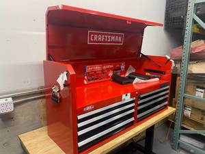 lot 15 image: Craftsman 2000 SERIES 52-IN. WIDE 8 DRAWER TOOL CHEST - REDBLACK