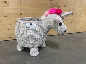 lot 50 image: Unicorn Wicker Basket