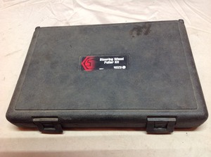 lot 5 image: Steering Wheel Puller Kit