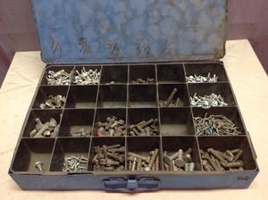 lot 43 image: Organizer & Contents