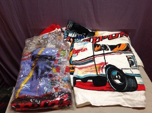 lot 52 image: Snap-On Towels