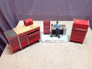 lot 108 image: Snap-On Banks