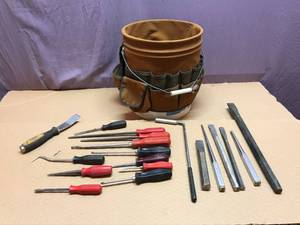lot 190 image: Tool Pale with Punches, Screwdrivers, Magnet