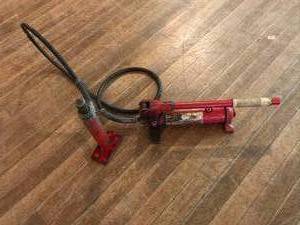 lot 197 image: Hydraulic Jack