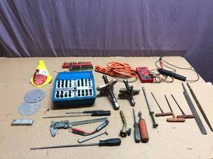 lot 312 image: Everything on Table
