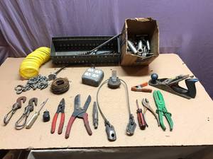 lot 322 image: Everything on Table