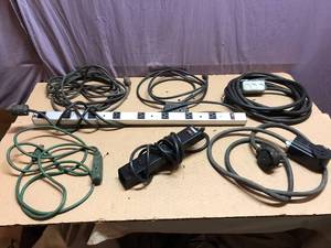 lot 324 image: Extension Cords