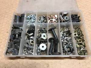 lot 327 image: Wing Nuts