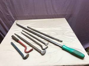 lot 334 image: Pry Bars