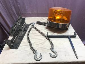 lot 360 image: Chain & Roof Top Light