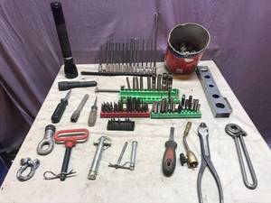 lot 365 image: Everything on Table