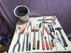 lot 375 image: Tools