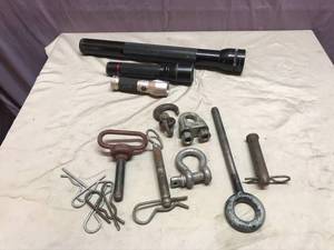 lot 389 image: Everything on Table