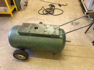 lot 392 image: Air Tank No Motor