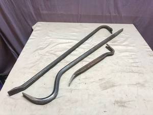 lot 398 image: Pry Bars