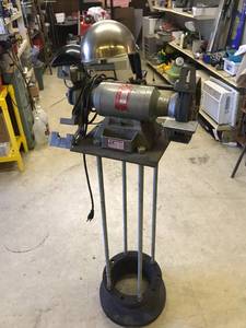lot 400 image: Bench Grinder on Heavy Stand