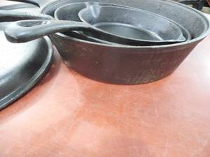 lot 57 image: 5-Pc. Pre-Seasoned Cast Iron Cookware Set