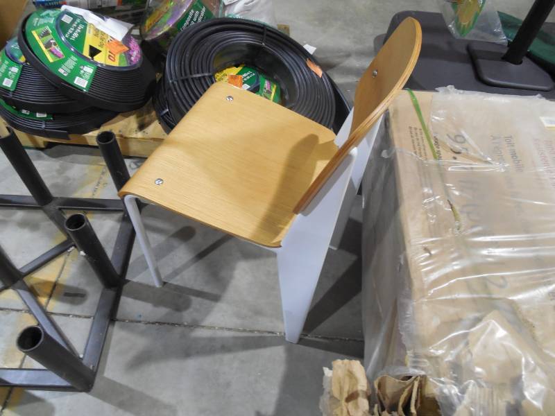 lot 41 image: Natural White Cabin Dining Side Chair