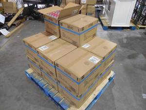 lot 21 image: PALLET LOT OF Home Accents Holiday 80195 Universal ShingleGutter Clip