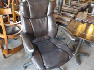 1 Office Chairs- 5 legs and adjusta...
