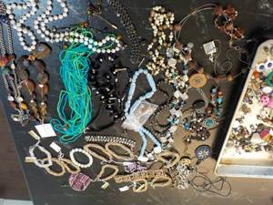 Mixture of Jewelry...