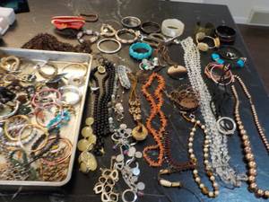 Mixture of Jewelry...