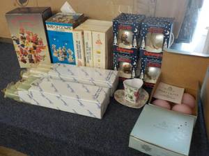 Collectibles and Princess House Can...