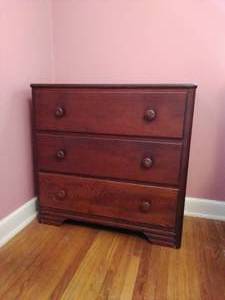 lot 103 image: Small Wooden Dresser