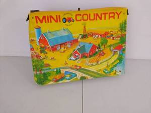 lot 31 image: Vintage Mini Country Collector Vehicle Townset