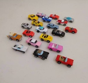 lot 35 image: 20 Micro Machines