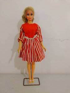 lot 65 image: Vintage Ideal 1965 Doll