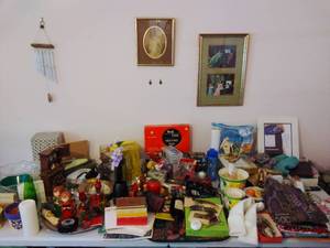 lot 105 image: HUGE Collection of Dcor & Knick-Knacks