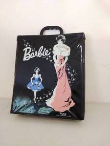 lot 76 image: Vintage Black Vinyl Ponytail 1962 Mattel Barbie Doll Case with Handle