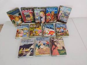 lot 334 image: Twelve Vintage Hardcover Nancy Drew Mystery Stories