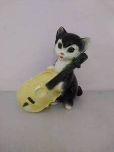 lot 337 image: Vintage Ceramic Cat Vase