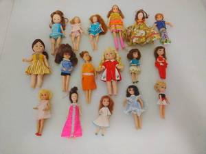 lot 144 image: Lot of 17 Vintage Dolls