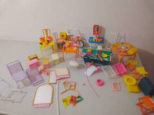 lot 154 image: Lot of Vintage Barbie Accessories