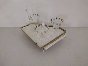 lot 184 image: Vintage Piano Bar Set