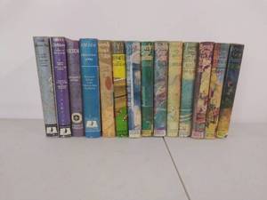 lot 189 image: 14 Vintage Books