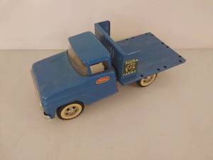 lot 191 image: Vintage Blue Metal Tonka Farms Truck
