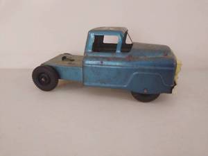 lot 195 image: Vintage Marx Metal Truck & Auto Transport Trailer