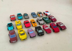 lot 34 image: 20 Micro Machines