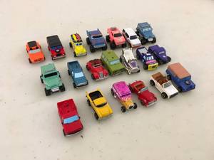 lot 39 image: 20 Micro Machines- Trucks