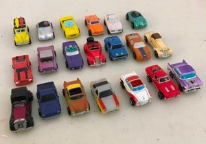 lot 40 image: 20 Micro Machines