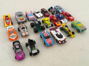 lot 41 image: 20 Micro Machines- Racing Cars